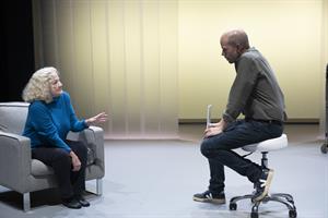 Catherine Hiegel et deux comédiens