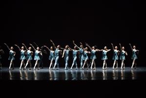Le corps de ballet de l'Opéra dans Blake Works I