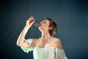 Une comédienne