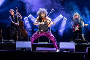 Le musicien virtuose arménien Ara Malikian, premier violon de l’Orches