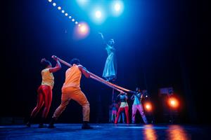 Après le triomphe international de Yé !, retrouvez la troupe du cirque