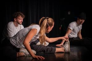 Les danseurs sur scène